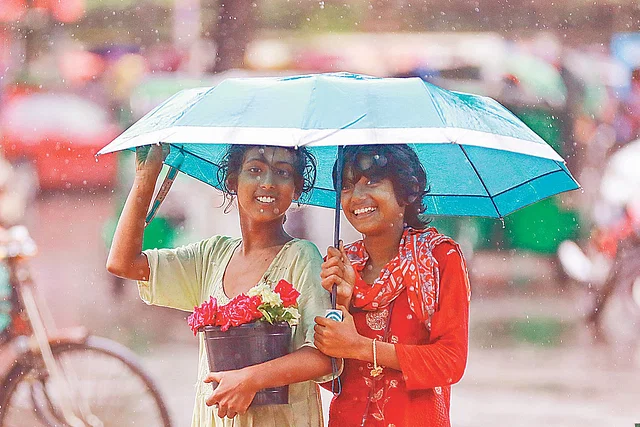 আগামীকাল থেকে কমতে পারে বৃষ্টি, বাড়তে পারে গরম